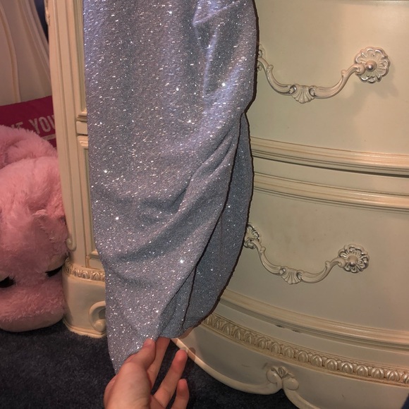 small dress - Picture 3 of 5